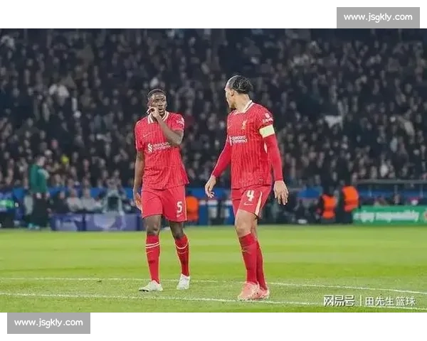 乔 - 科尔痛批利物浦防线:范戴克科纳特太糟,凯尔凯兹半场灾难 乔 - 科尔痛批利物浦防线:范戴克科纳特太糟,凯尔凯兹半场灾难