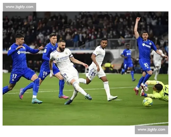 国家德比再燃巴塞罗那与皇家马德里的世纪巅峰对决谁将主宰西甲荣耀之夜