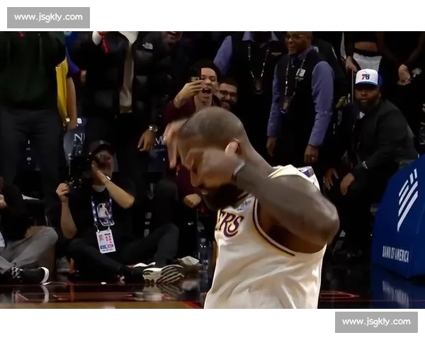 湖人热火首战火花四溅詹姆斯率队迎接总决赛新考验巅峰对决悬念拉满