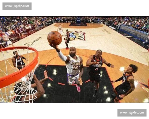 湖人对阵国王比赛录像解析詹姆斯关键时刻全景复盘攻防细节与胜负走向